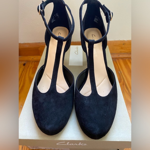 NWT Clarks Dalia Tulip Black Suede Heel Size 9.5 - Picture 2 of 7